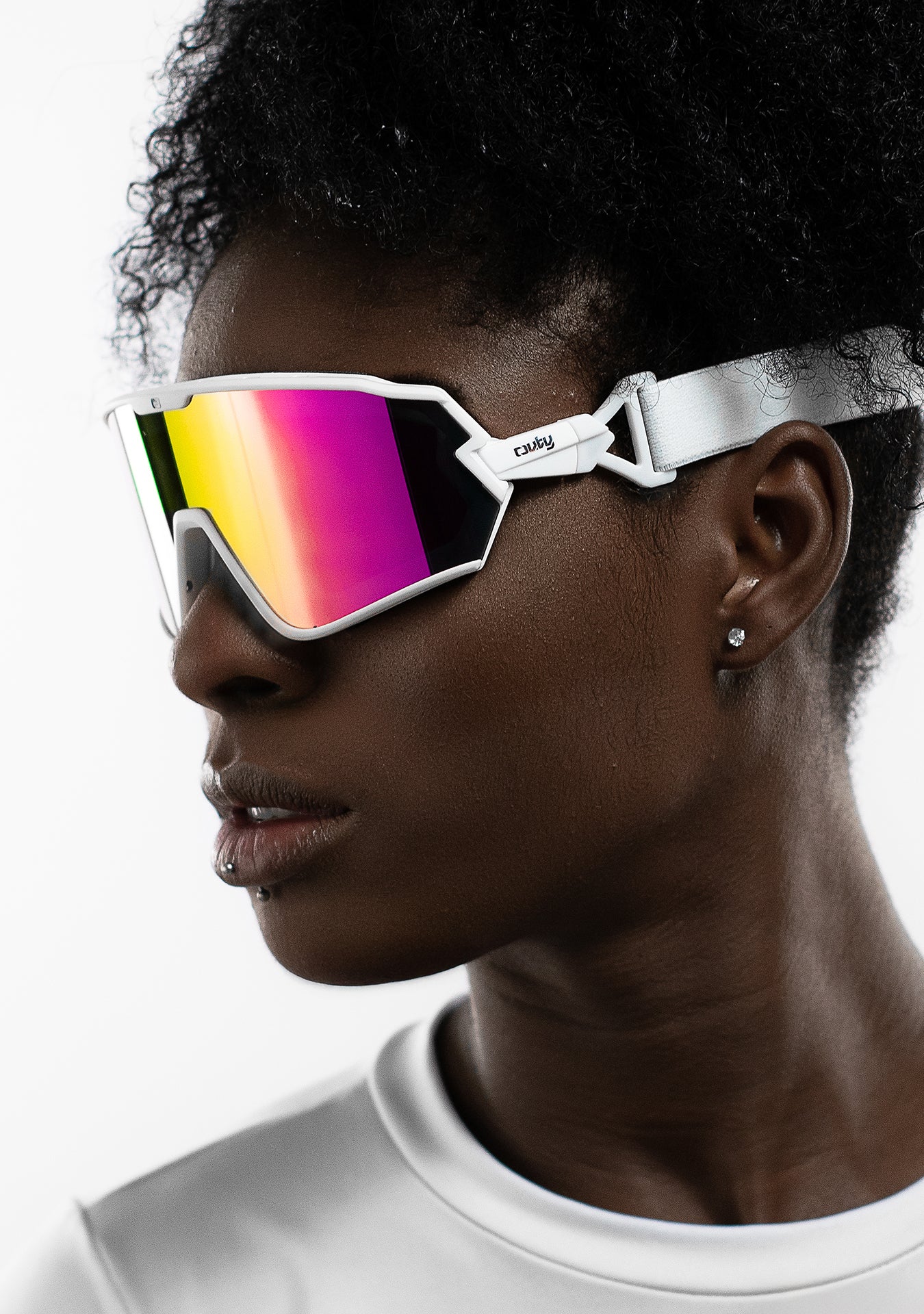 Óculos esportivos Nexos Snow da Outy com lente refletiva e design moderno para atividades ao ar livre